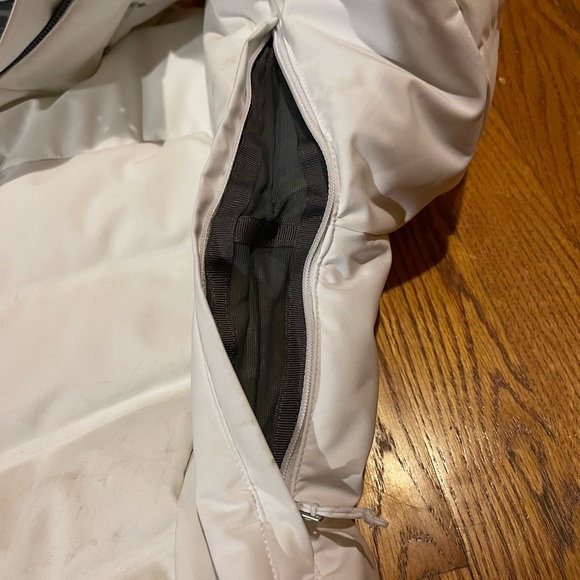 Obermeyer Women's White COSIMA Ski Jacket - Picture 9 of 15